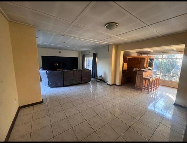 3 BEDROOM HOUSE FOR SALE IN WYCHWOOD